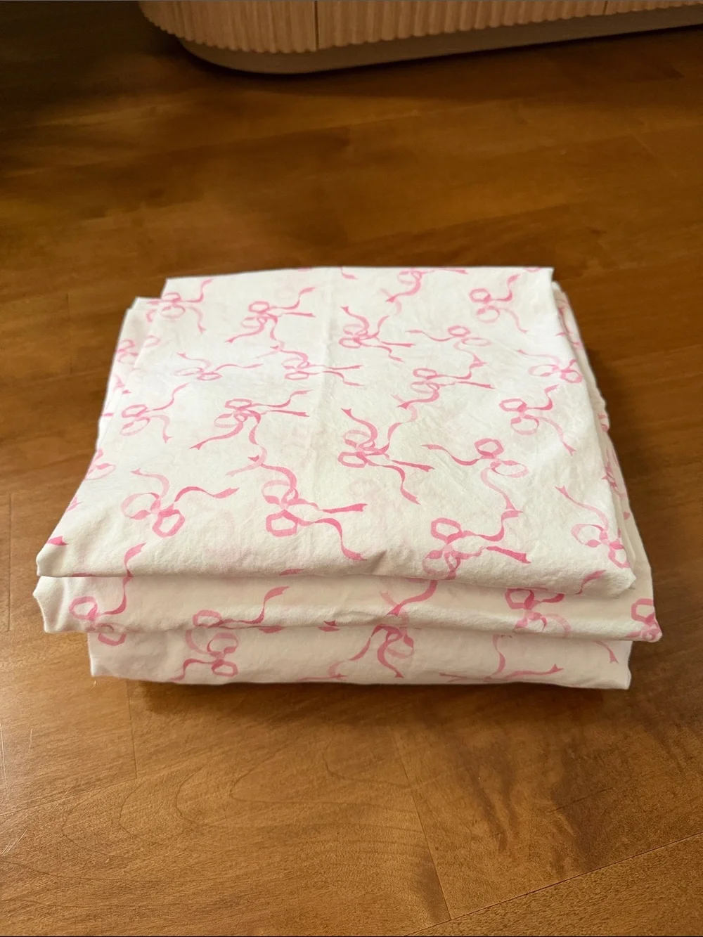 LAURA ASHLEY White Cotton Bed Sheets with Pink Ribbon Print